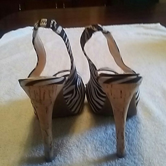 SIZE 6 GUESS SLING BACK PEEP TOE SANDAL HEELS - Picture 4 of 5